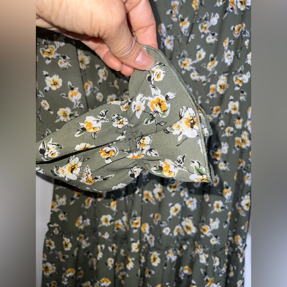 🌻 Olive Green Floral Dress - Picture 2 of 5